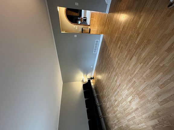 2nd image of 914 Bryn Mawr Ave