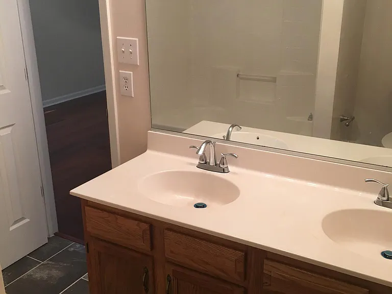426 Belmont Cir — Photo 5