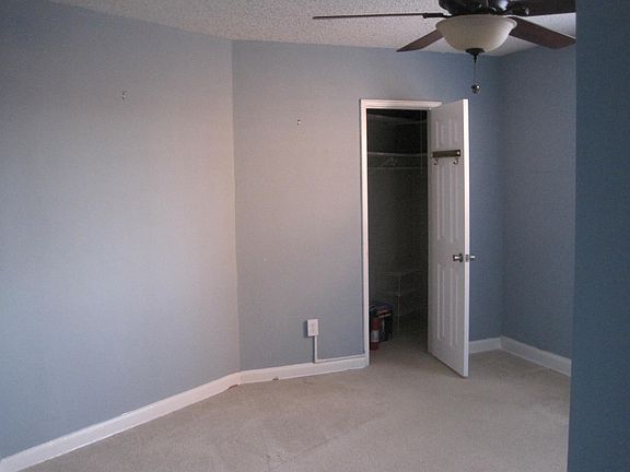 3rd image of 1728 W Abingdon Dr APT 301