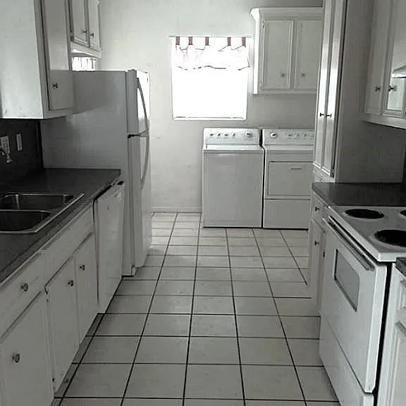 306 Bush Dr — Photo 7