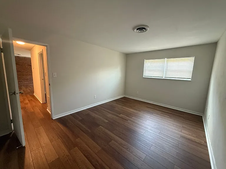 2866 Madison — Photo 14