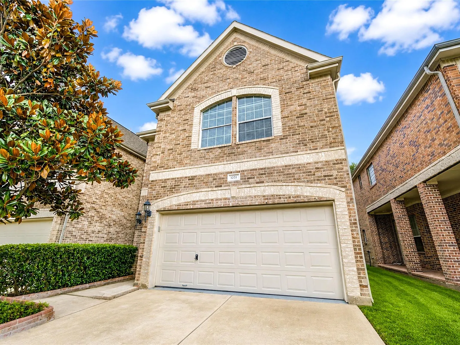 3 bed, 3.5 bath, 3208 sqft, $3,500 — Photo 2