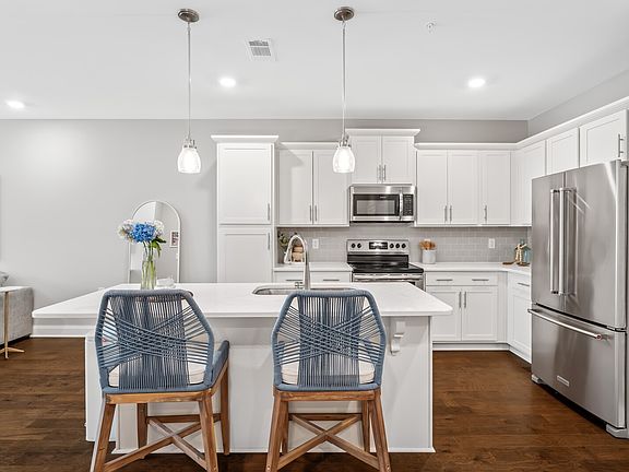 5th image of 3000 Vintage Green Ln #202