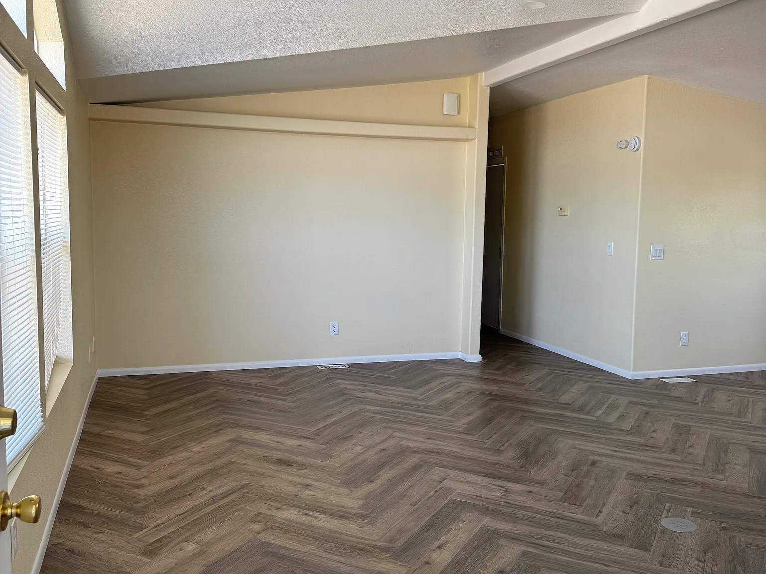 1554 N Guam St — Photo 4