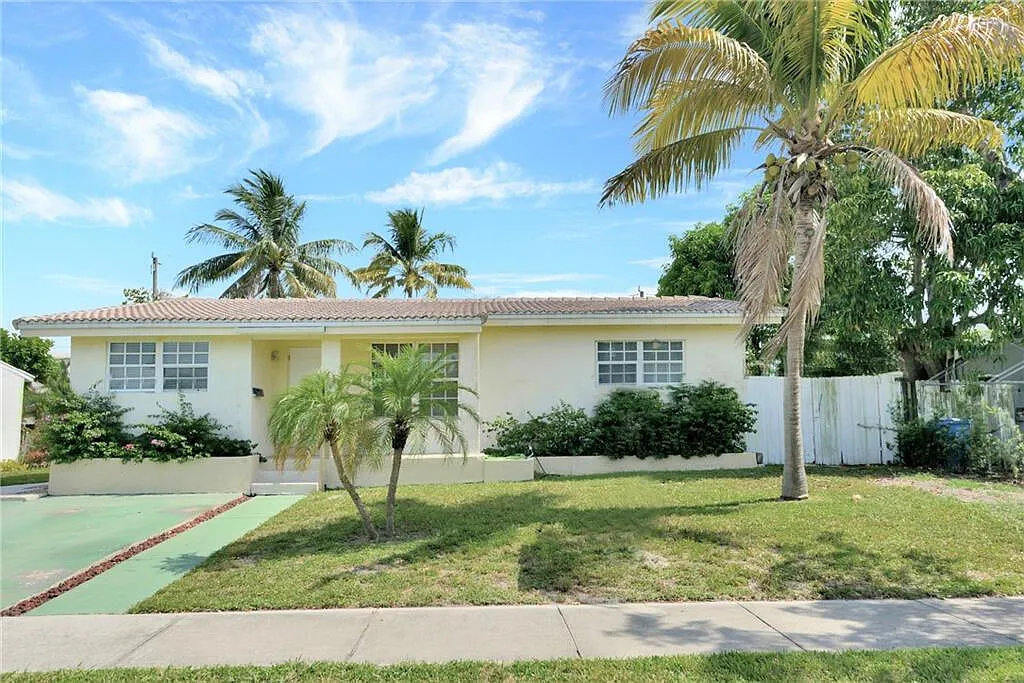 3 bed, 2.0 bath, 1632 sqft, $3,500 — Photo 1