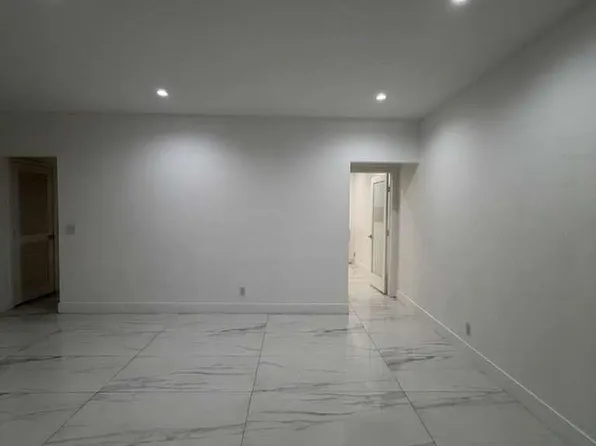 520 76th St, Miami Beach, FL 33141