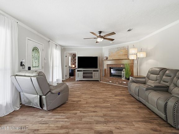 5th image of 26560 Camille Dr
