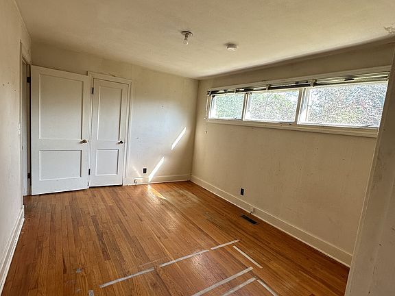 5th image of 114 Charlotte Dr