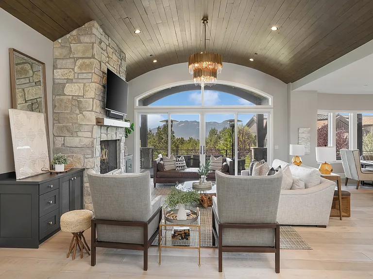 227 N Ibapah Peak Dr — Photo 2
