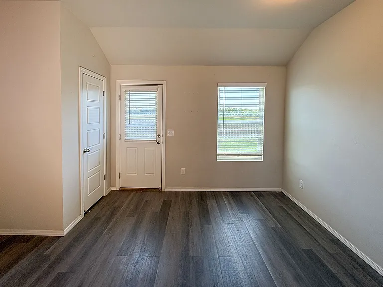 528 Fox Burrow Ln — Photo 6