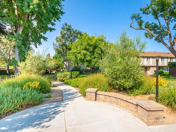 3rd image of 8827 Salmon Falls Dr Unit C