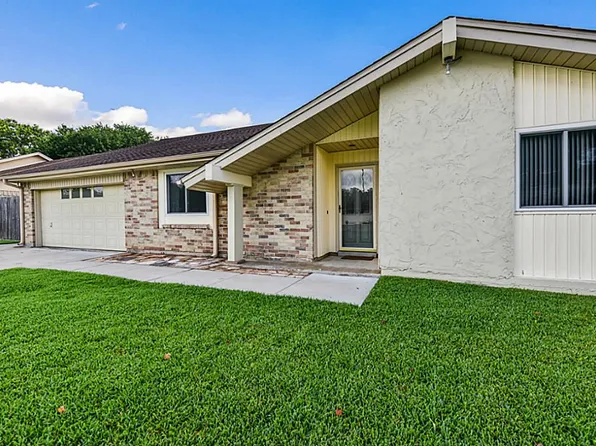 404 Inwood Dr, Friendswood, TX 77546