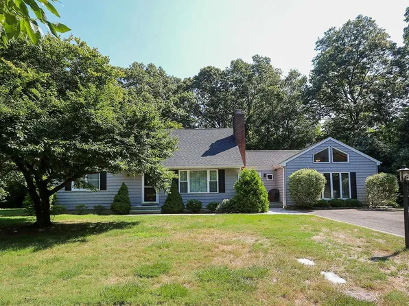 10 Talbot Place, Huntington Station, NY 11746