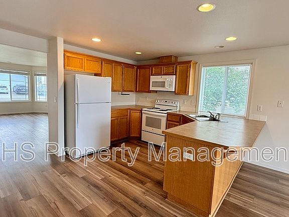 2nd image of 4010 Dartmoor Ln