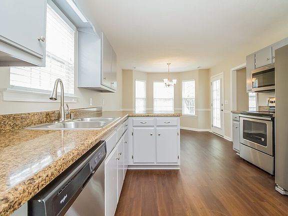 5th image of 2115 Montgomery Ln