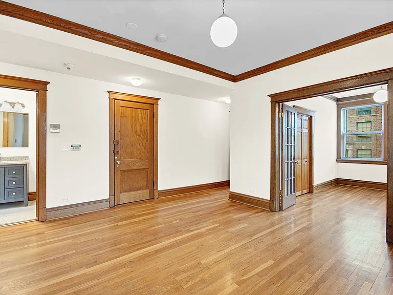 3600 N Hermitage Ave #2 — Photo 2
