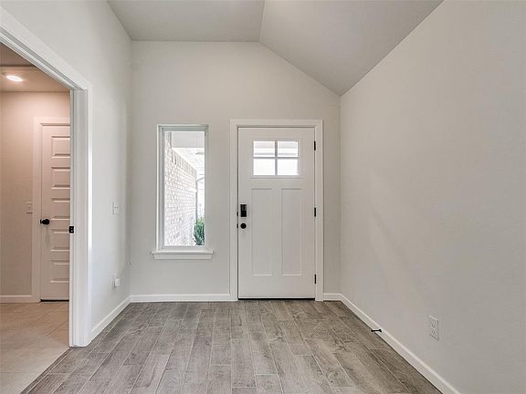 4th image of 1012 SW 139th Ter