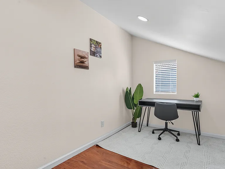 2555 Winston Ct — Photo 7