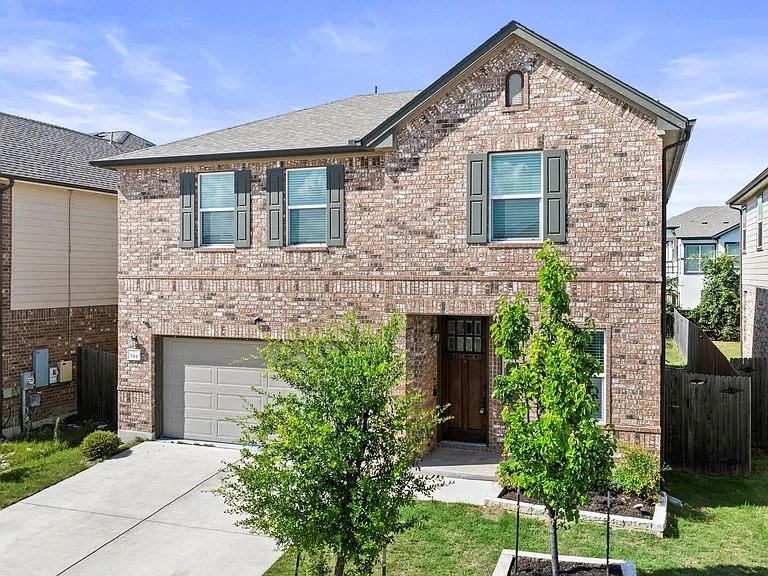 544 Ayinger Ln — Photo 3