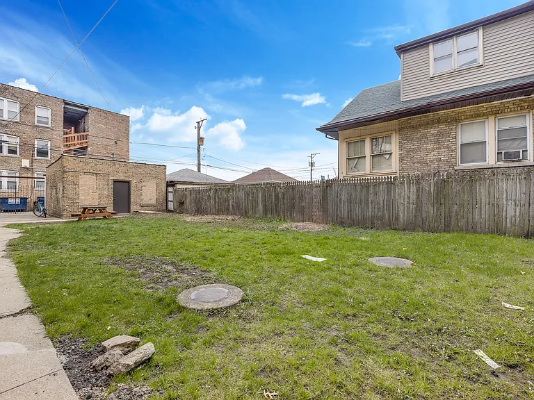 2749 N Kilbourn Ave #2 — Photo 9