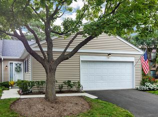 7 The Court Of Greenway, Northbrook, IL 60062