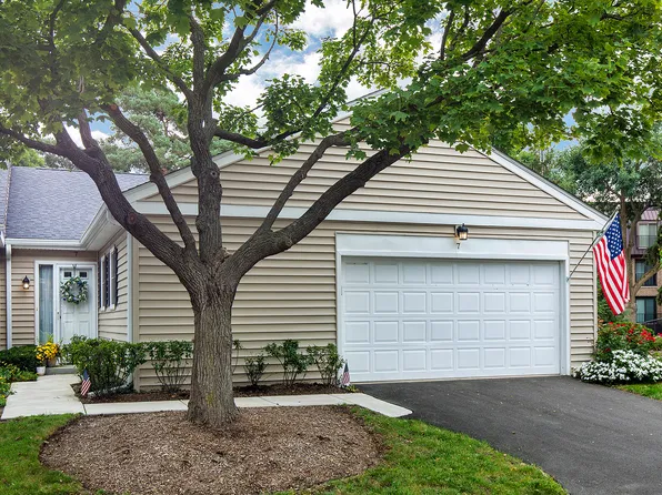 7 The Court Of Greenway, Northbrook, IL 60062