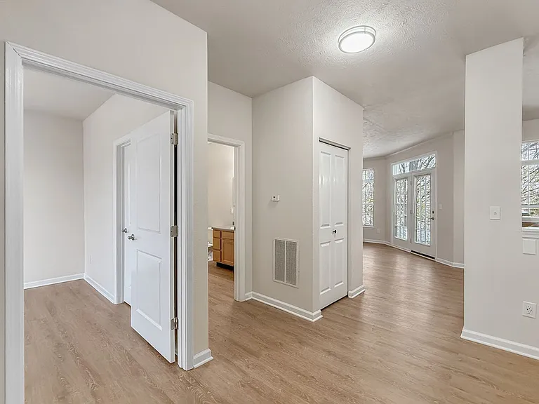 702 Beachfront Dr — Photo 9