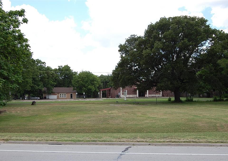 1st image of 1901 N Kaufman St