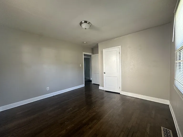 2730 Jefferson Ave — Photo 14