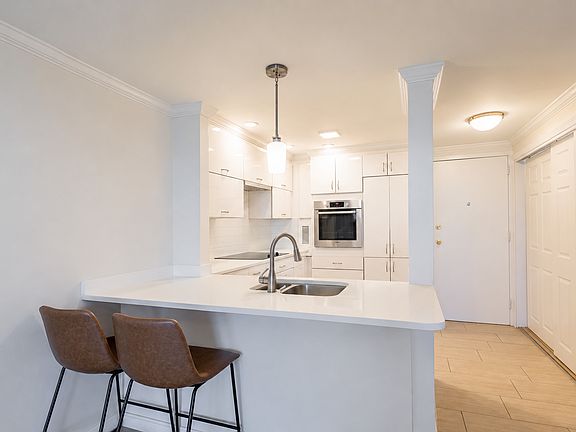 4th image of 19 Winchester St APT 806