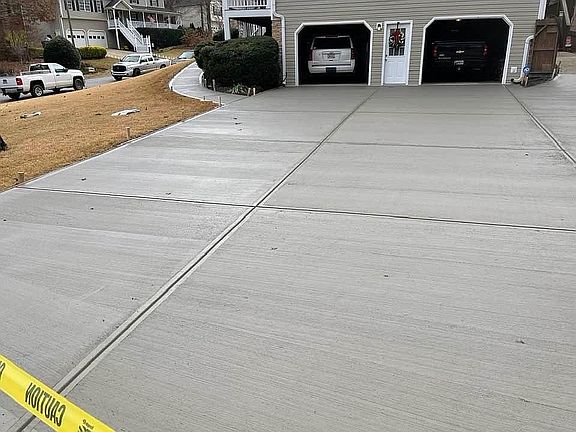 New driveway has 3rd lane