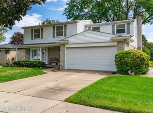 30332 Ohmer Dr, Warren, MI 48092