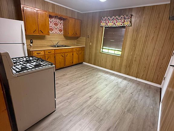 3rd image of 133 Hilldale Dr