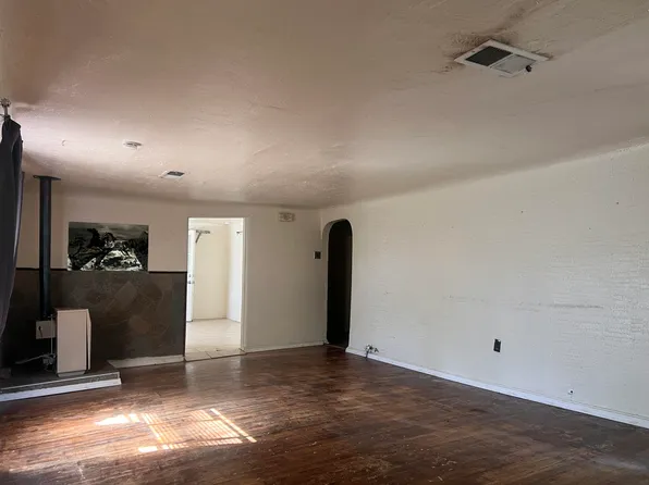 2541 La Vega Dr SW, Albuquerque, NM 87105