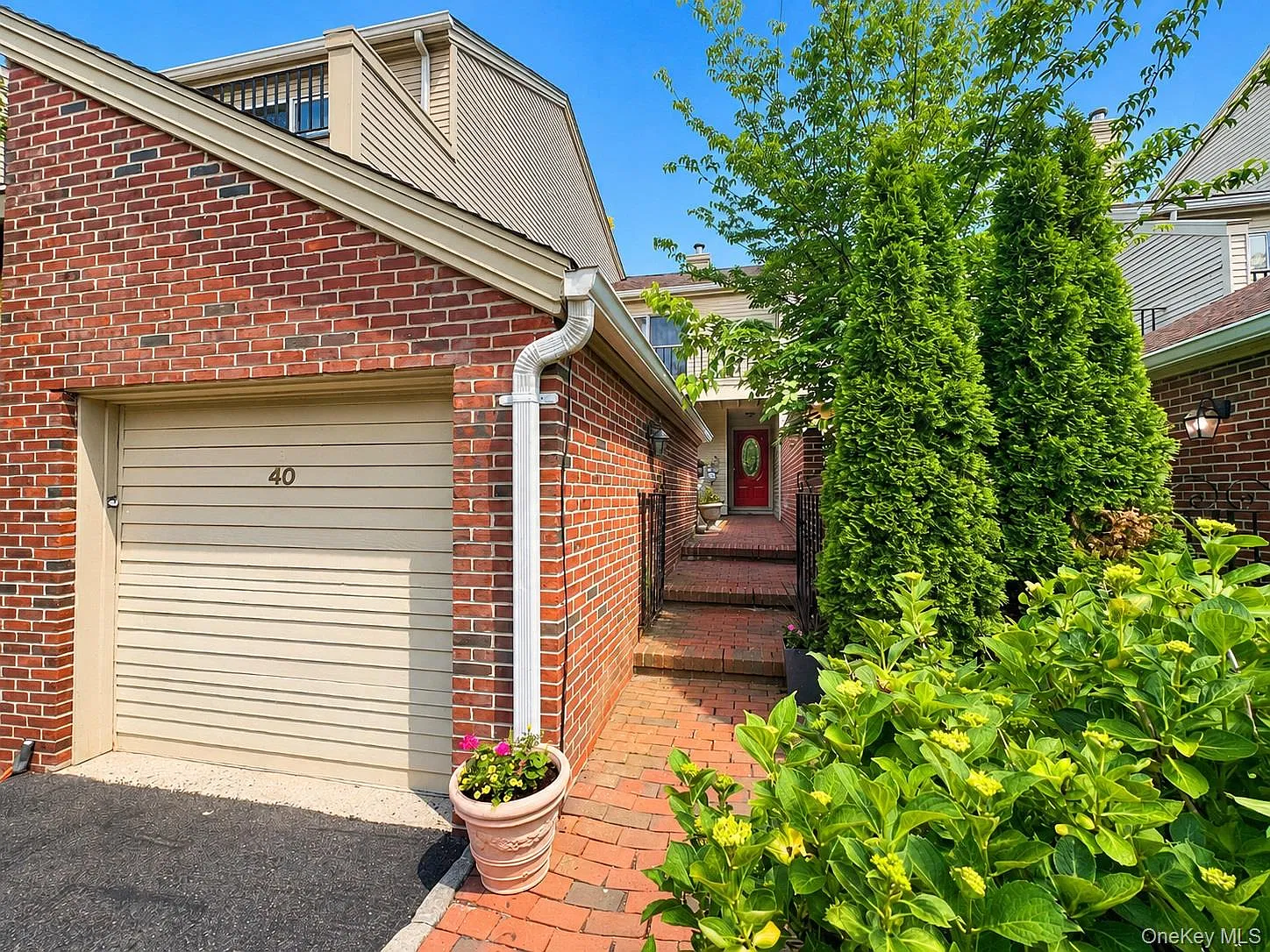 2 bed, 2.0 bath, 2299 sqft, $6,000 — Photo 3