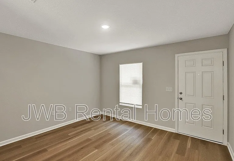1760 Rutledge Ave — Photo 6