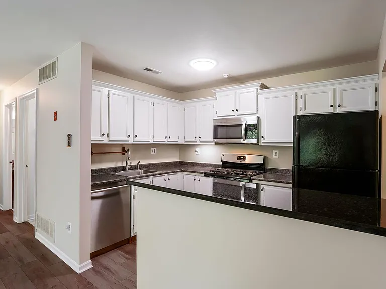 907 Diamond Dr — Photo 11
