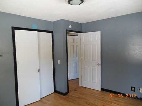 5th image of 4945 Hillcrest Ave