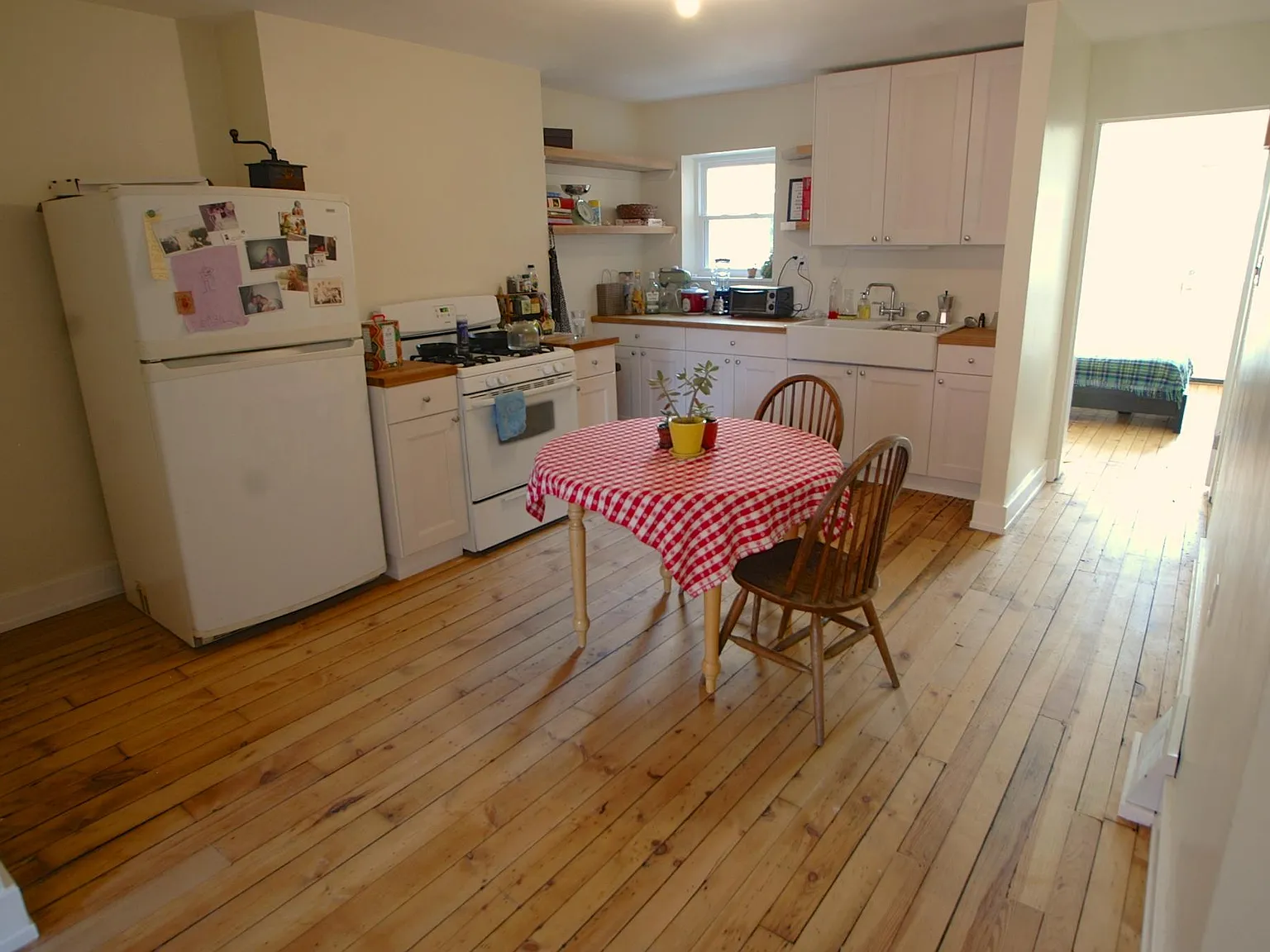 3 bed, $1,550 — Photo 2