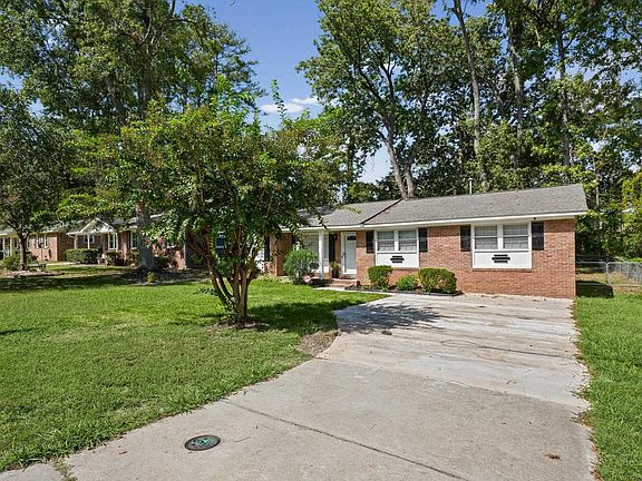 2nd image of 736 Seton Rd