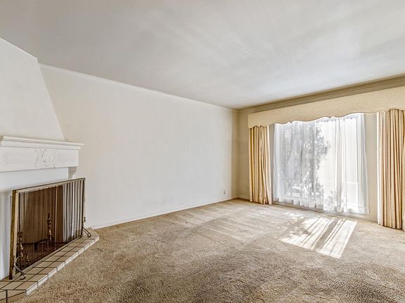 5th image of 238 Irvington St