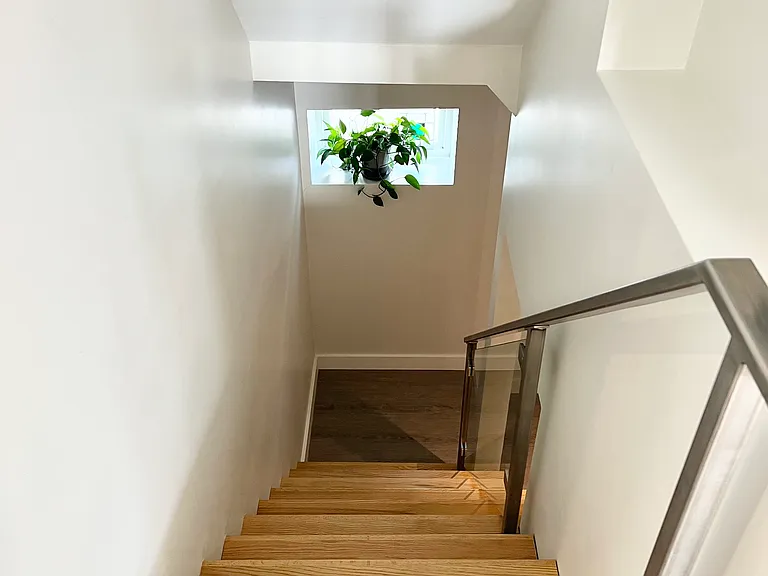 168 Elmgrove Ave #1 — Photo 10