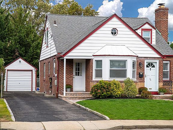2nd image of 25 Herrick Dr