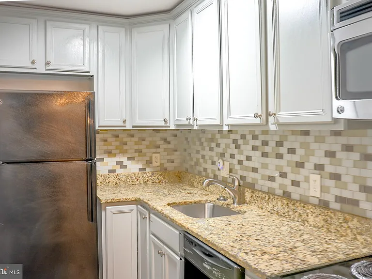 8622 Village Square Dr #8622 — Photo 9
