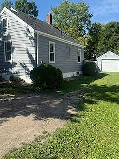 3rd image of 616 Ann St SE
