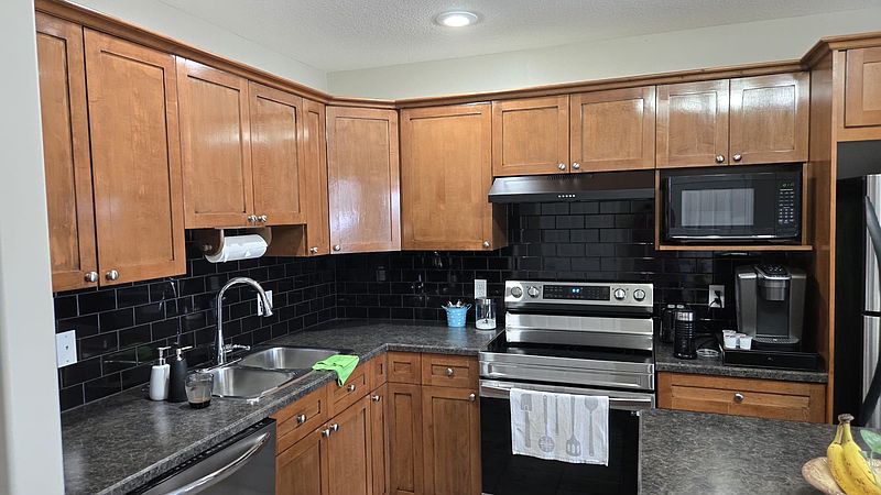 Edmonton House for rent - 3 Bedrooms — photo 8