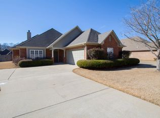 375 Holland Lakes Dr S, Pelham, AL 35124