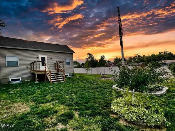 309 3rd Ave N, Glenburn, ND 58740