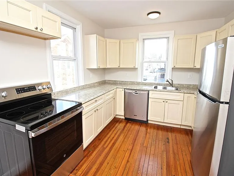 668 Thames St #2 — Photo 20