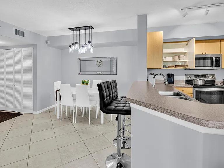214 Villa Cir #214 — Photo 18